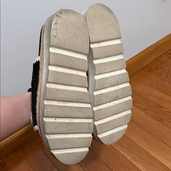 Madden Girl Black and Cream Buckle Sandals - Picture 4 of 8